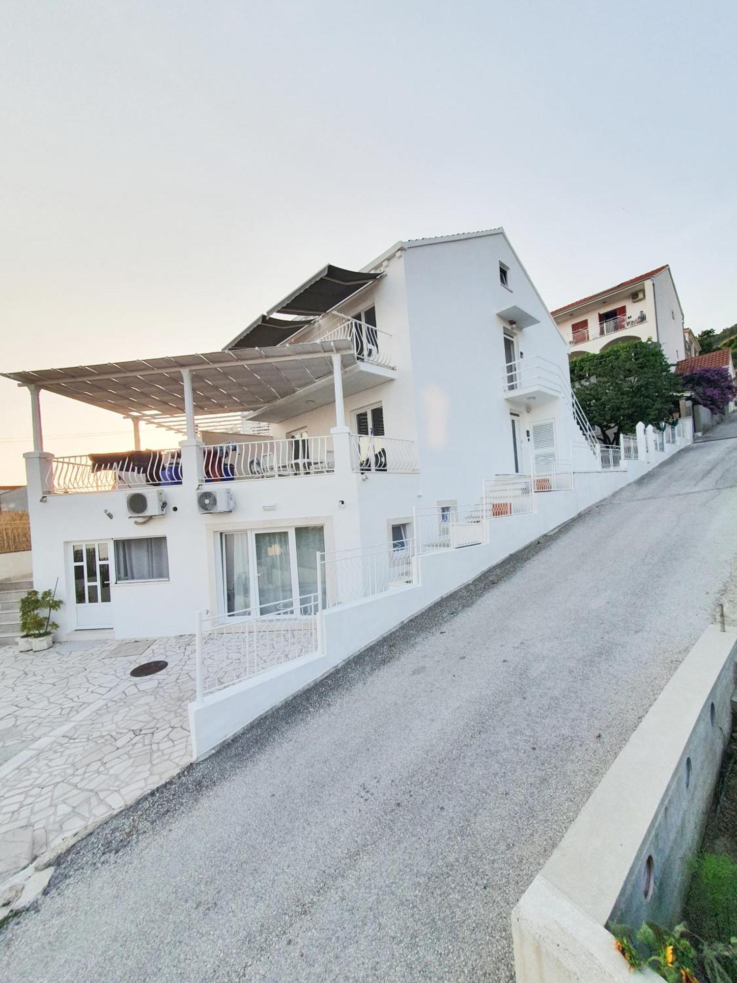 Aurora Seaview Apartment ムリニ エクステリア 写真